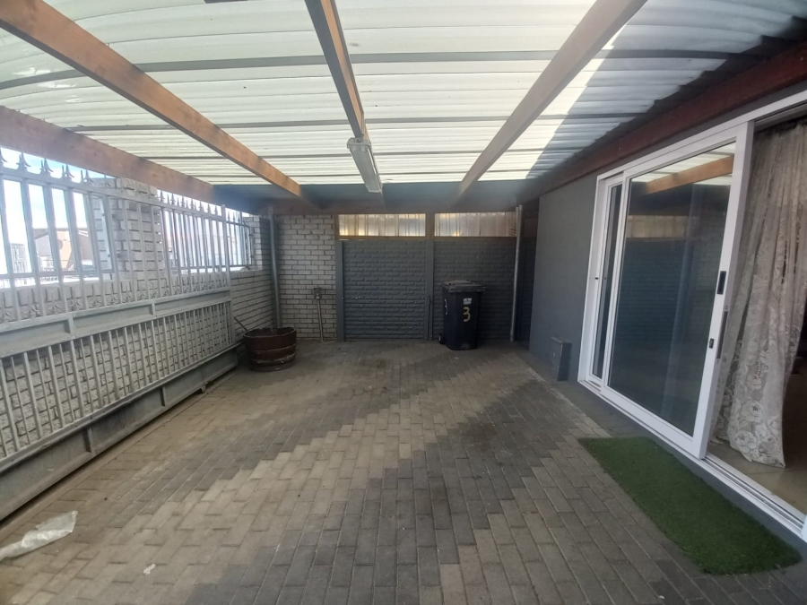 4 Bedroom Property for Sale in Portlands Western Cape